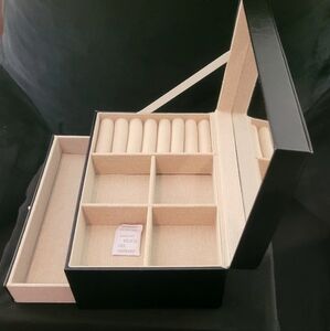 Elegant Black and Cream Jewelry Organizer